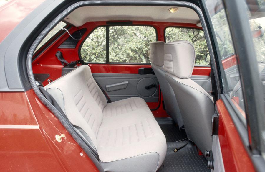 Интерьер Citroen Visa 11 E 1983 года  (фото 10 из 11)
